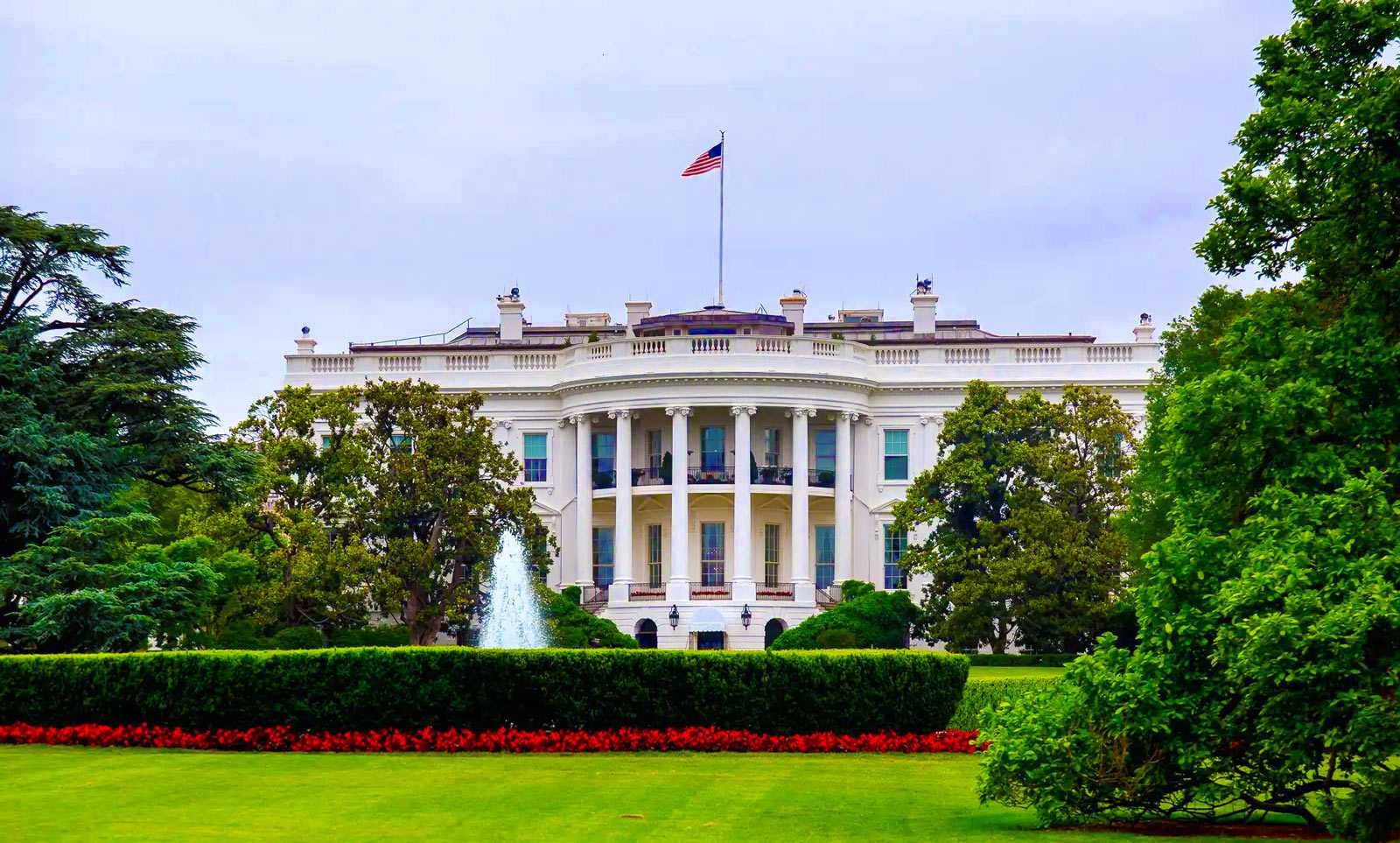 white house from the south lawn